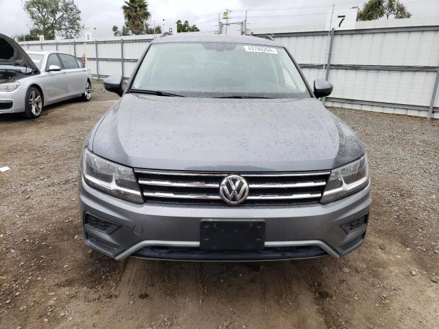 3VV3B7AX8JM210017 - 2018 VOLKSWAGEN TIGUAN SE GRAY photo 5