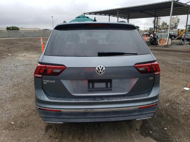 3VV3B7AX8JM210017 - 2018 VOLKSWAGEN TIGUAN SE GRAY photo 6