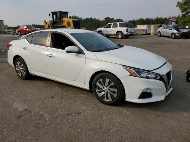 1N4BL4BV3LC242998 - 2020 NISSAN ALTIMA S WHITE photo 4