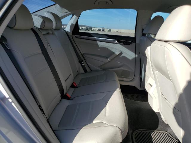 1VWDT7A34HC056895 - 2017 VOLKSWAGEN PASSAT R-LINE ვერცხლისფერი ფოტო 10