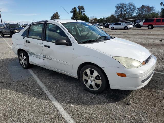 1FAHP34382W230265 - 2002 FORD FOCUS SE WHITE photo 4