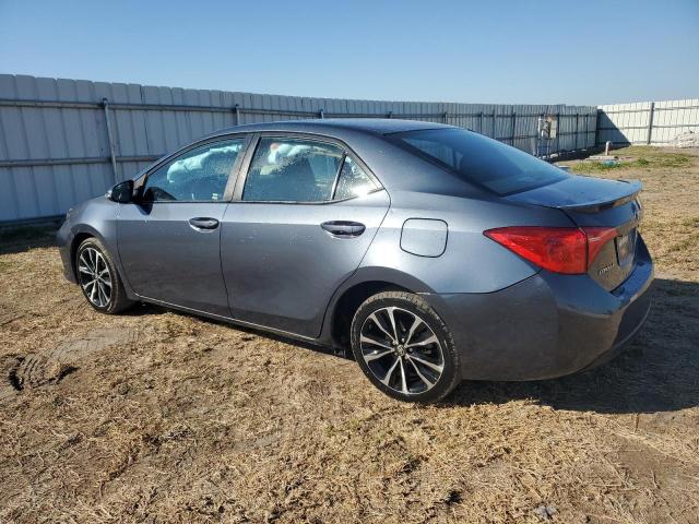 5YFBURHE2JP810657 - 2018 TOYOTA COROLLA L GRAY photo 2