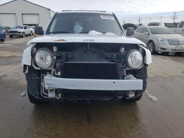 1C4NJPFA3GD634725 - 2016 JEEP PATRIOT LATITUDE WHITE photo 5