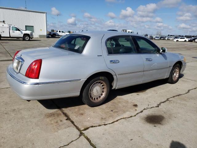 1LNHM81W61Y673074 - 2001 LINCOLN TOWN CAR EXECUTIVE SILVER photo 3