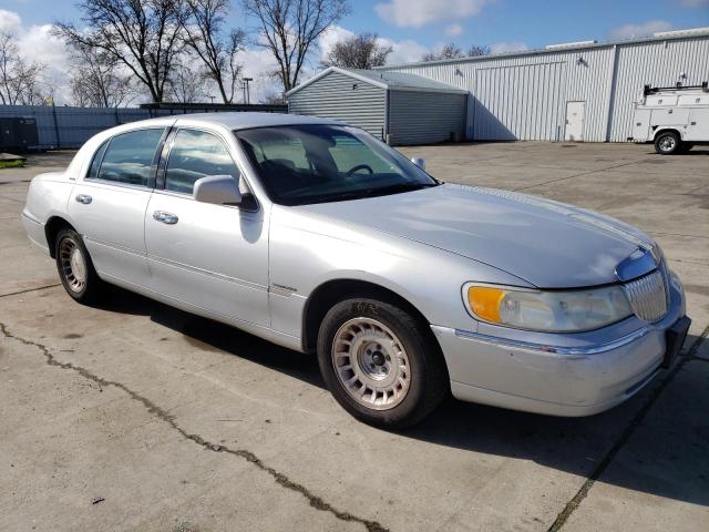 1LNHM81W61Y673074 - 2001 LINCOLN TOWN CAR EXECUTIVE SILVER photo 4