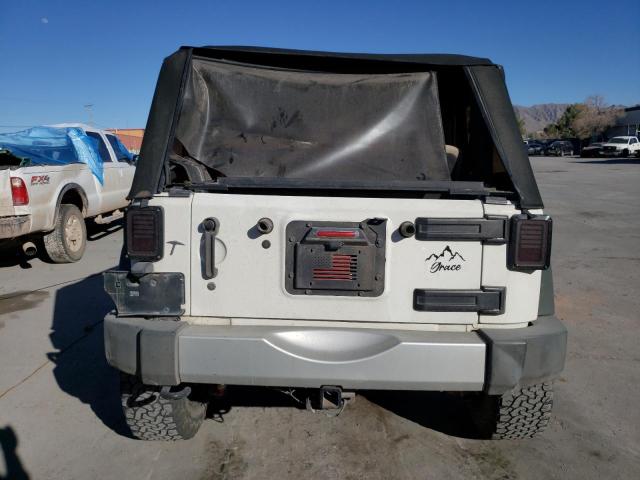 1J4GA5D18AL205510 - 2010 JEEP WRANGLER SAHARA WHITE photo 6