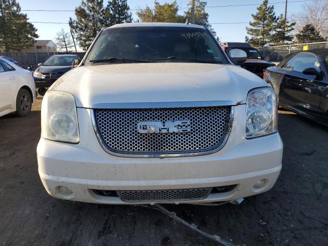 1GKS2EEF7BR105036 - 2011 GMC YUKON DENALI WHITE photo 5