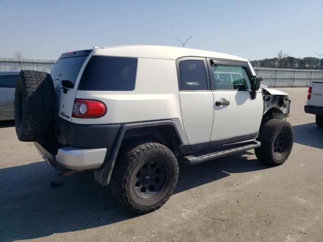 JTEBU4BF9DK153651 - 2013 TOYOTA FJ CRUISER WHITE photo 3