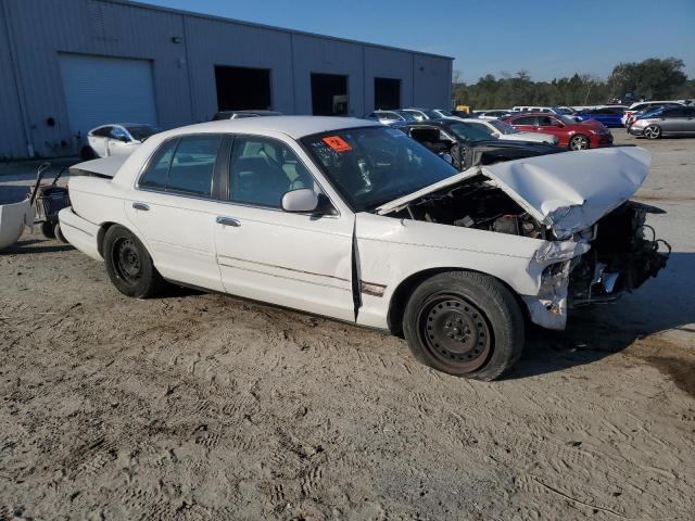 2FAFP73W7XX125867 - 1999 FORD CROWN VICT WHITE photo 4