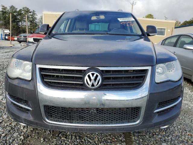 WVGBF7A91AD004299 - 2010 VOLKSWAGEN TOUAREG V6 CHARCOAL photo 5