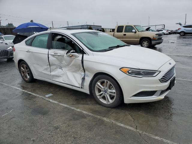 3FA6P0HD7JR253157 - 2018 FORD FUSION SE WHITE photo 4