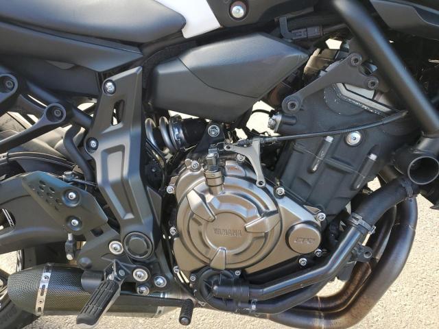 JYARM27E9JA001180 - 2018 YAMAHA MT07 TWO TONE photo 7