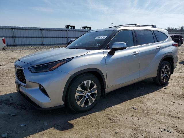 2022 TOYOTA HIGHLANDER XLE, 