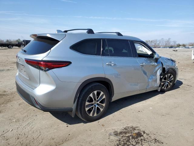 5TDGZRBH9NS228157 - 2022 TOYOTA HIGHLANDER XLE Gümüş foto 3