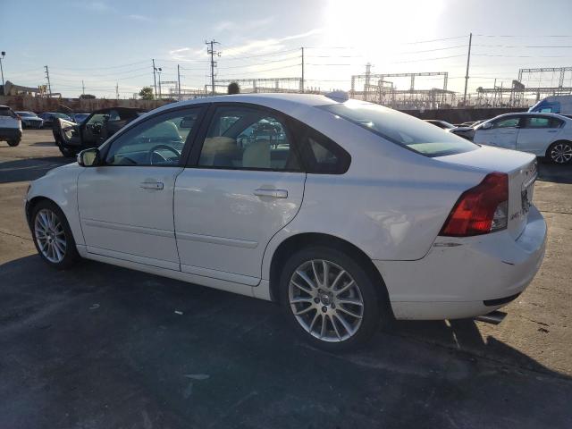 YV1672MS1B2536180 - 2011 VOLVO S40 T5 WHITE photo 2