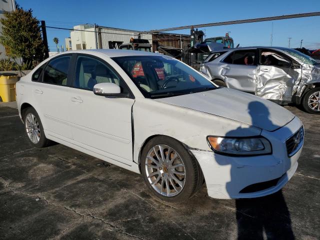 YV1672MS1B2536180 - 2011 VOLVO S40 T5 WHITE photo 4