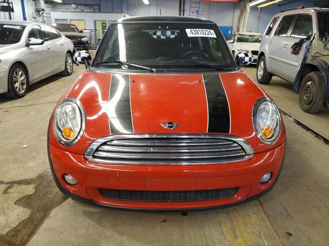 WMWMF3C55ATU79764 - 2010 MINI COOPER RED photo 5