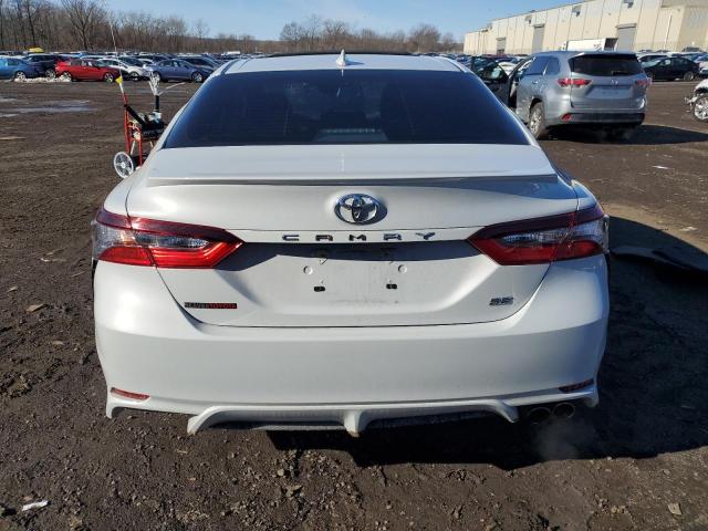 4T1T11AK9RU231996 - 2024 TOYOTA CAMRY SE NIGHT SHADE WHITE photo 6