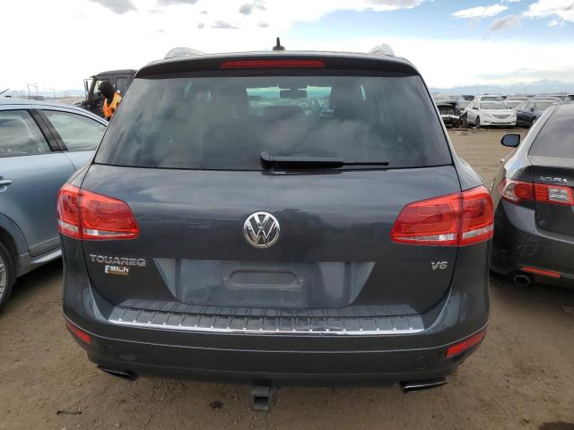 WVGEF9BP7DD004723 - 2013 VOLKSWAGEN TOUAREG V6 GRAY photo 6