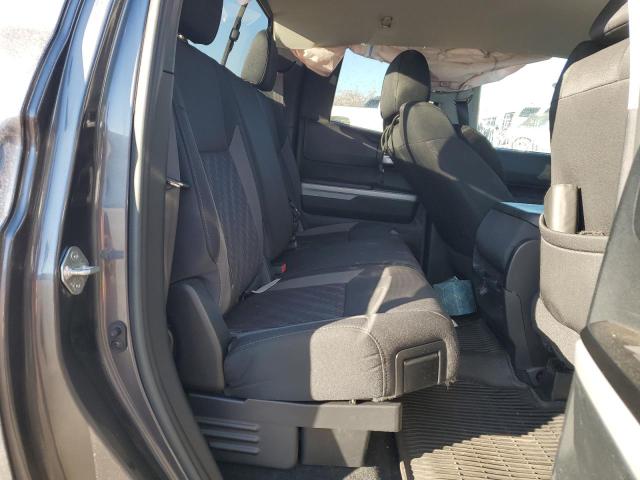 5TFUY5F19HX605936 - 2017 TOYOTA TUNDRA DOUBLE CAB SR/SR5 GRAY photo 10