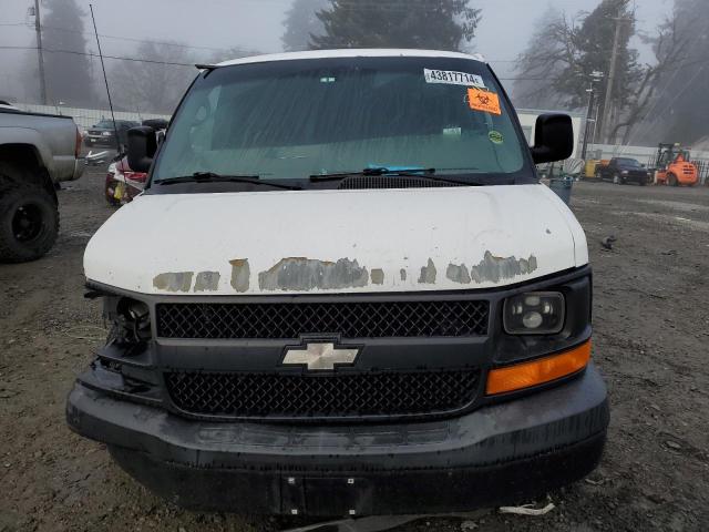 1GCGG29K581209492 - 2008 CHEVROLET EXPRESS G2 WHITE photo 5