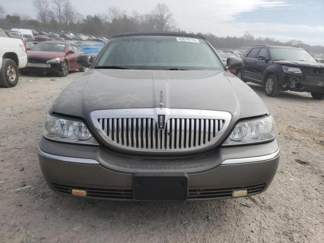 1LNHM81W33Y621985 - 2003 LINCOLN TOWN CAR EXECUTIVE GRAY photo 5