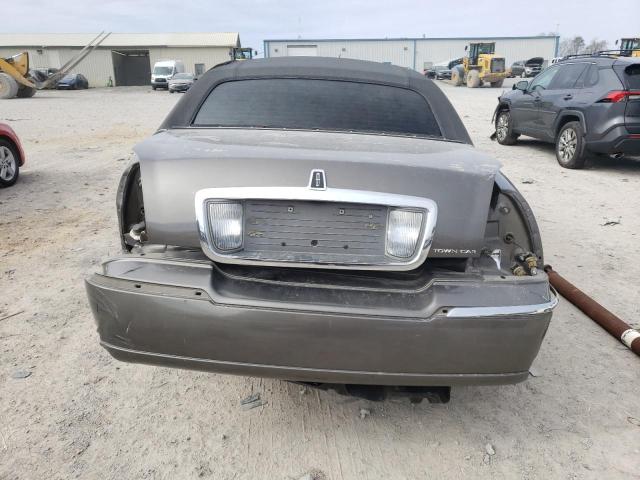 1LNHM81W33Y621985 - 2003 LINCOLN TOWN CAR EXECUTIVE GRAY photo 6