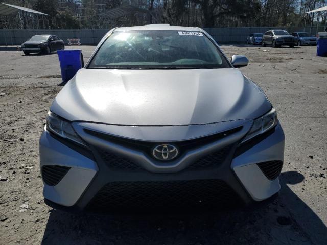 4T1B11HK7KU236749 - 2019 TOYOTA CAMRY L SILVER photo 5