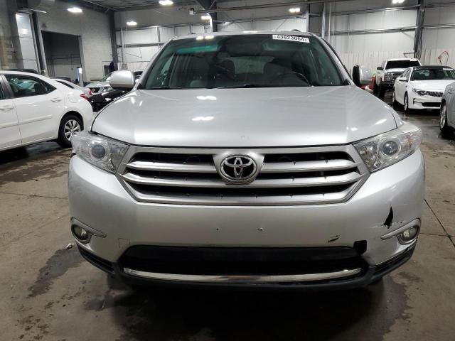 5TDBK3EH5DS250095 - 2013 TOYOTA HIGHLANDER BASE SILVER photo 5