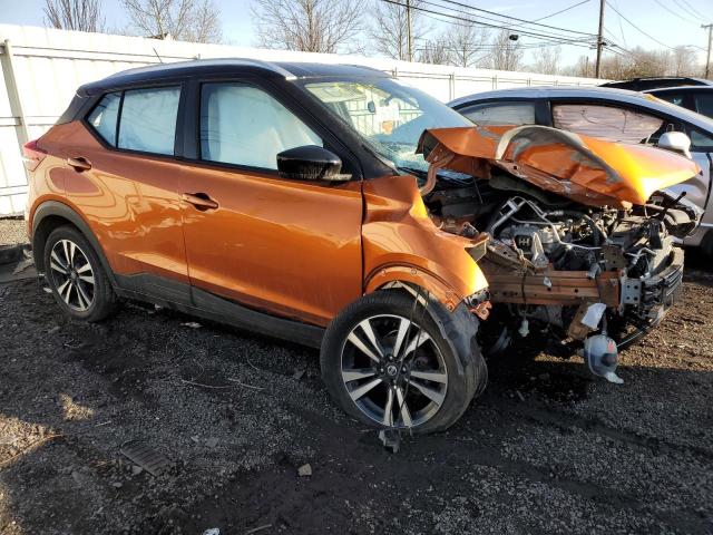 3N1CP5CU1KL497976 - 2019 NISSAN KICKS S ORANGE photo 4