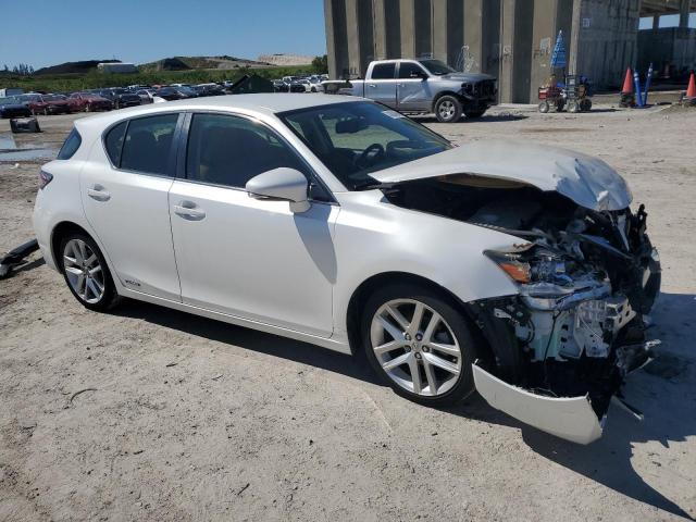 JTHKD5BH7H2300632 - 2017 LEXUS CT 200 WHITE photo 4