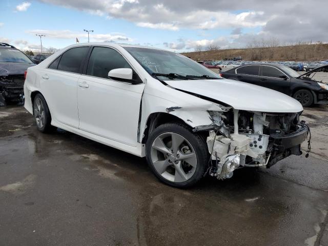 4T1BF1FK7EU832386 - 2014 TOYOTA CAMRY L WHITE photo 4