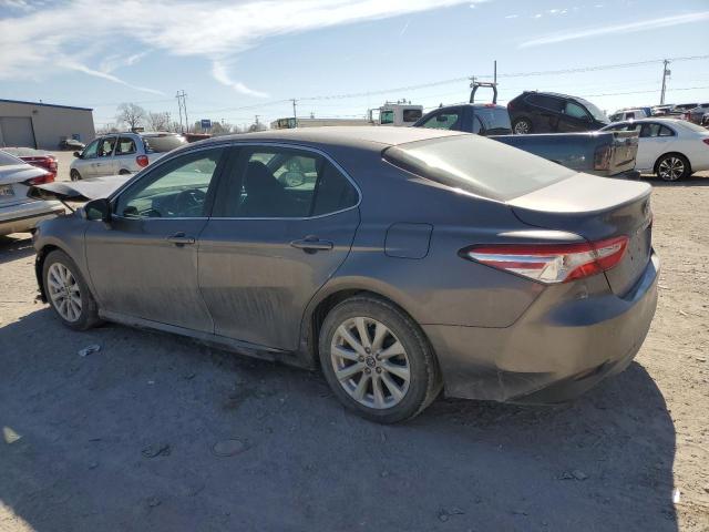 4T1B11HK7JU631724 - 2018 TOYOTA CAMRY L GRAY photo 2