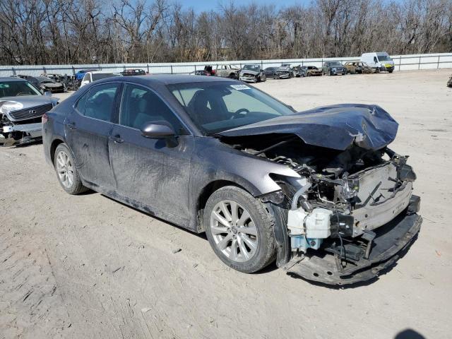 4T1B11HK7JU631724 - 2018 TOYOTA CAMRY L GRAY photo 4