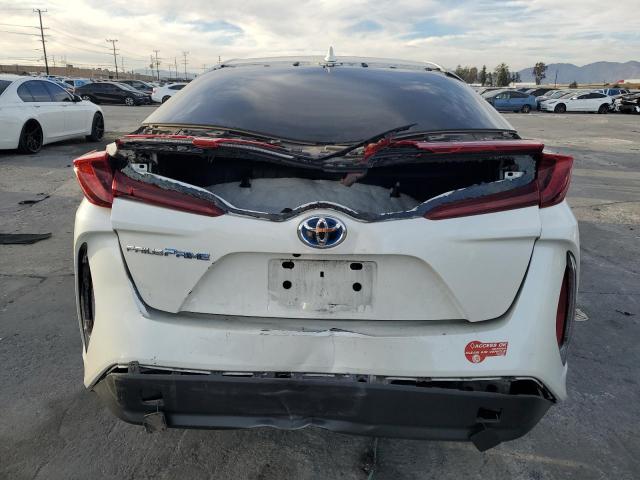 JTDKARFP1H3063973 - 2017 TOYOTA PRIUS PRIM WHITE photo 6