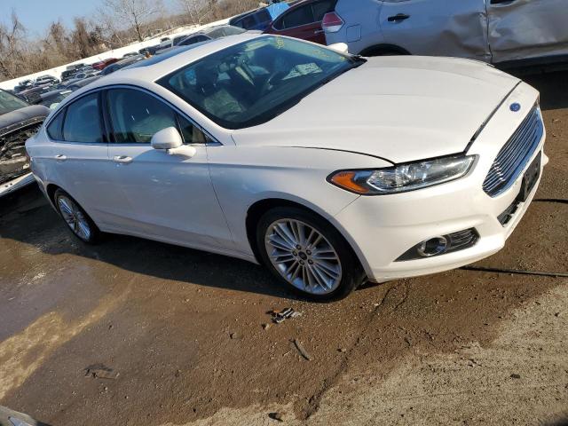 3FA6P0HDXGR278269 - 2016 FORD FUSION SE WHITE photo 4