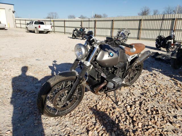 WB10J3304HZ793916 - 2017 BMW R NINE T SCRAMBLER SILVER photo 2