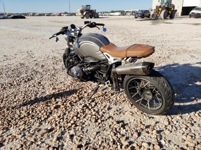 WB10J3304HZ793916 - 2017 BMW R NINE T SCRAMBLER SILVER photo 3