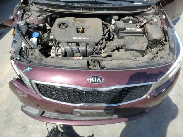 3KPFL4A72JE186556 - 2018 KIA FORTE LX BURGUNDY photo 11