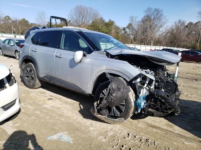 5N1AT3BB1MC687470 - 2021 NISSAN ROGUE SV SILVER photo 4