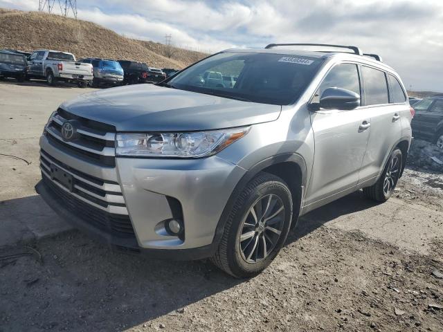 5TDJZRFHXJS867352 - 2018 TOYOTA HIGHLANDER SE SILVER photo 1