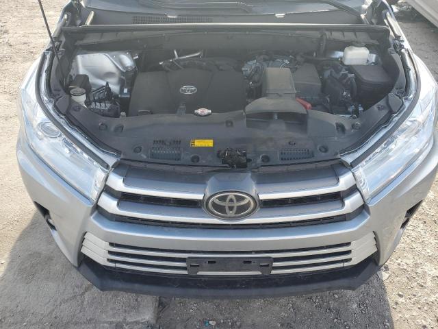 5TDJZRFHXJS867352 - 2018 TOYOTA HIGHLANDER SE SILVER photo 12