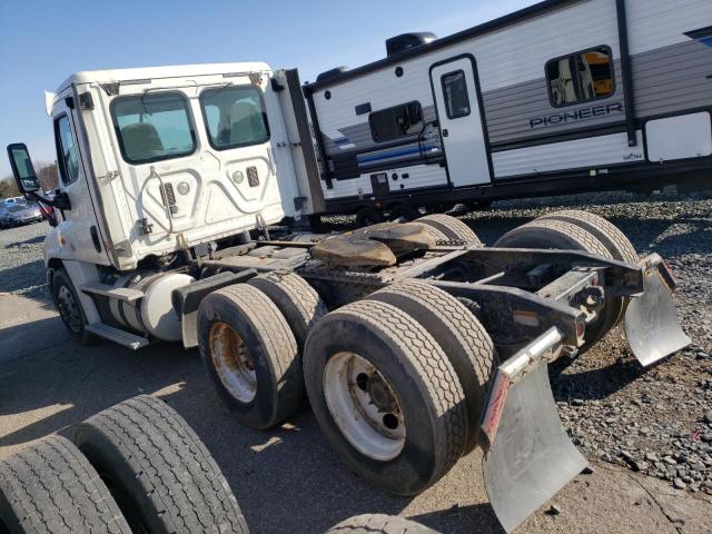 3AKJGEDV1GDHG1003 - 2016 FREIGHTLINER CASCADIA 1 WHITE photo 3