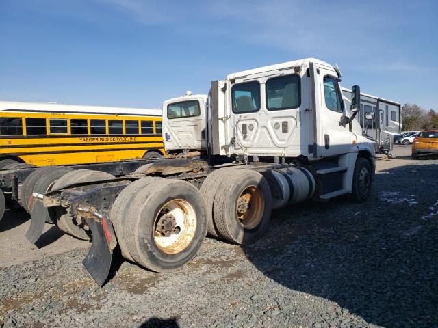 3AKJGEDV1GDHG1003 - 2016 FREIGHTLINER CASCADIA 1 WHITE photo 4