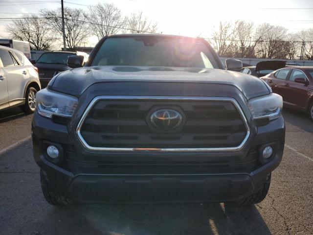 5TFSZ5AN7JX128878 - 2018 TOYOTA TACOMA ACCESS CAB GRAY photo 5