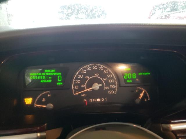 1LNHM81W44Y662062 - 2004 LINCOLN TOWN CAR EXECUTIVE BEIGE photo 9