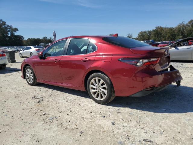 4T1C11AK9MU570492 - 2021 TOYOTA CAMRY LE RED photo 2