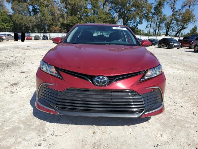 4T1C11AK9MU570492 - 2021 TOYOTA CAMRY LE RED photo 5