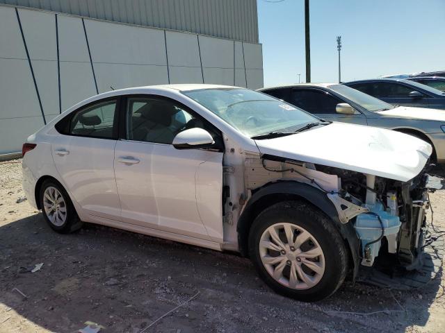 3KPC24A38KE066216 - 2019 HYUNDAI ACCENT SE WHITE photo 4