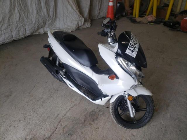 MLHJF2802B5001270 - 2011 HONDA PCX WHITE photo 1